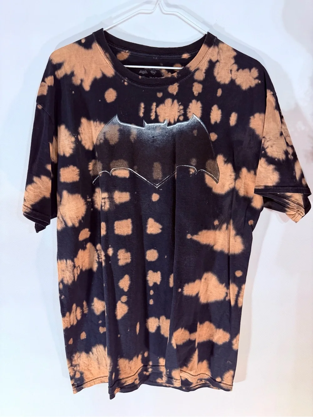DC Men’s Short Sleeve Tie-Dye Batman Tee - Black & Rust